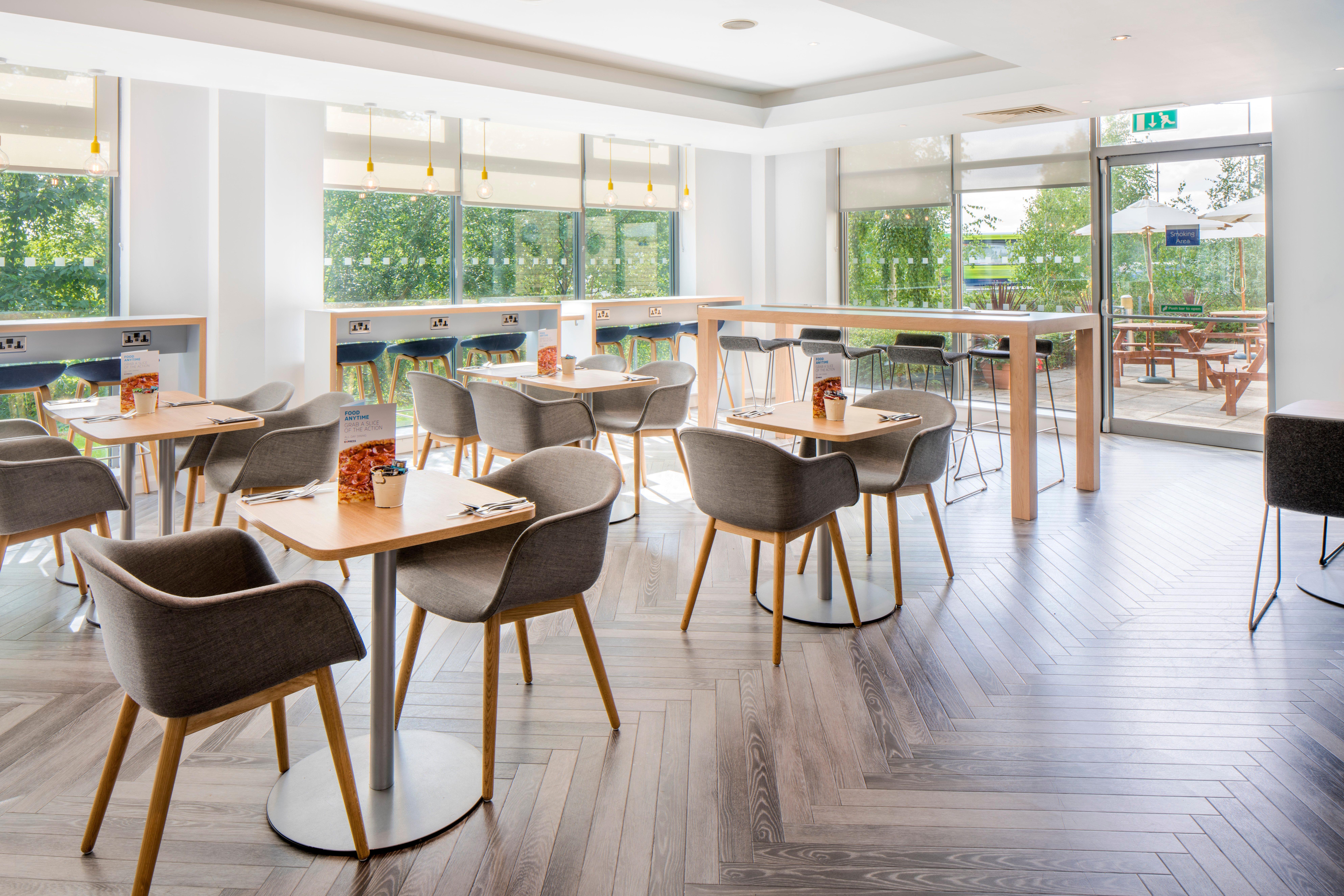 Holiday Inn Express Doncaster By Ihg Exterior foto